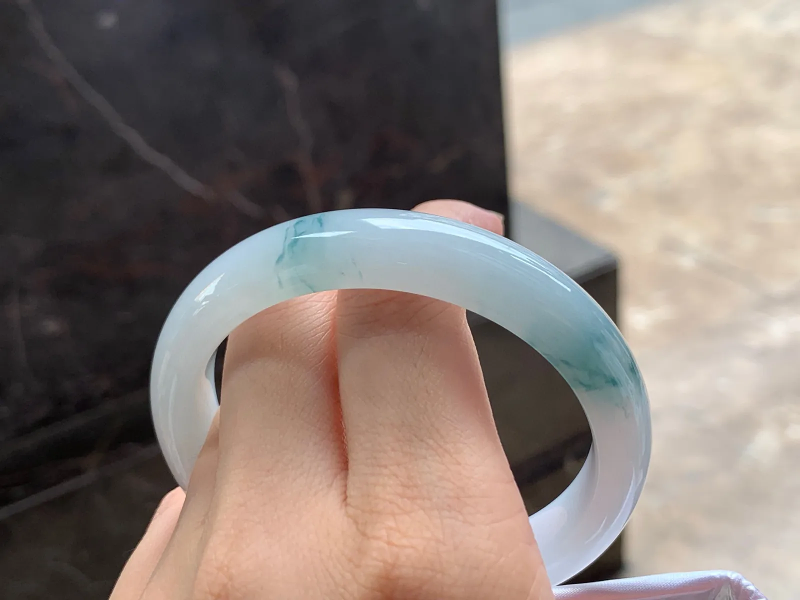 飘花手镯
水润57.4/12.6/8.3mm