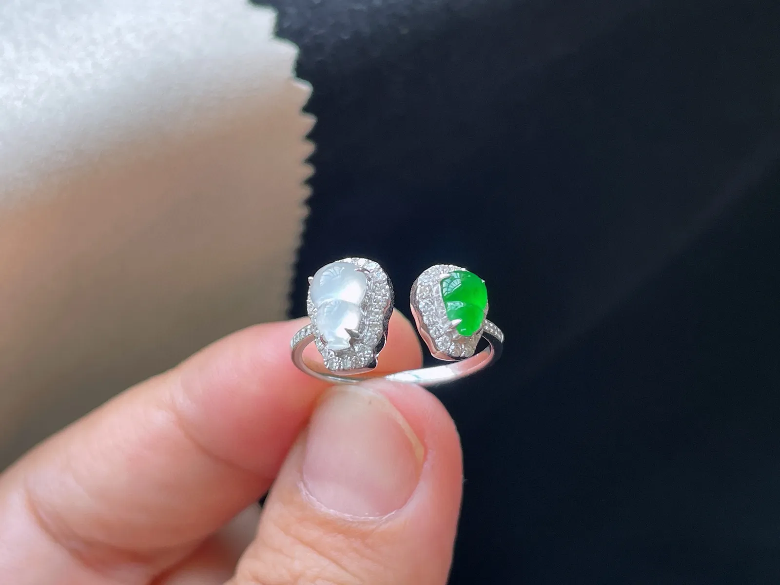 18K 冰种+满色·葫芦戒指

裸7.5-5.2-3.2