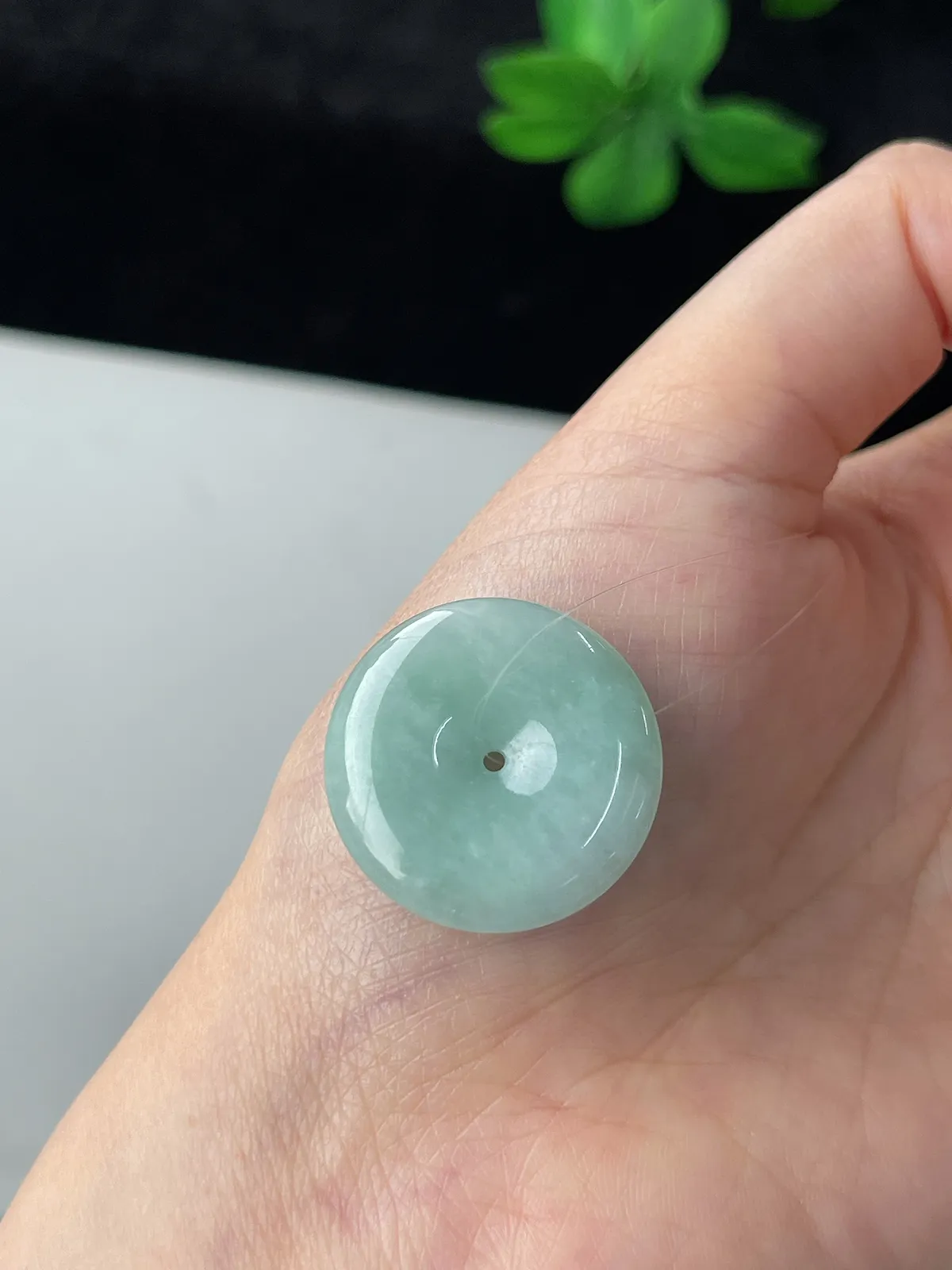翡翠糯化种淡绿色平安扣