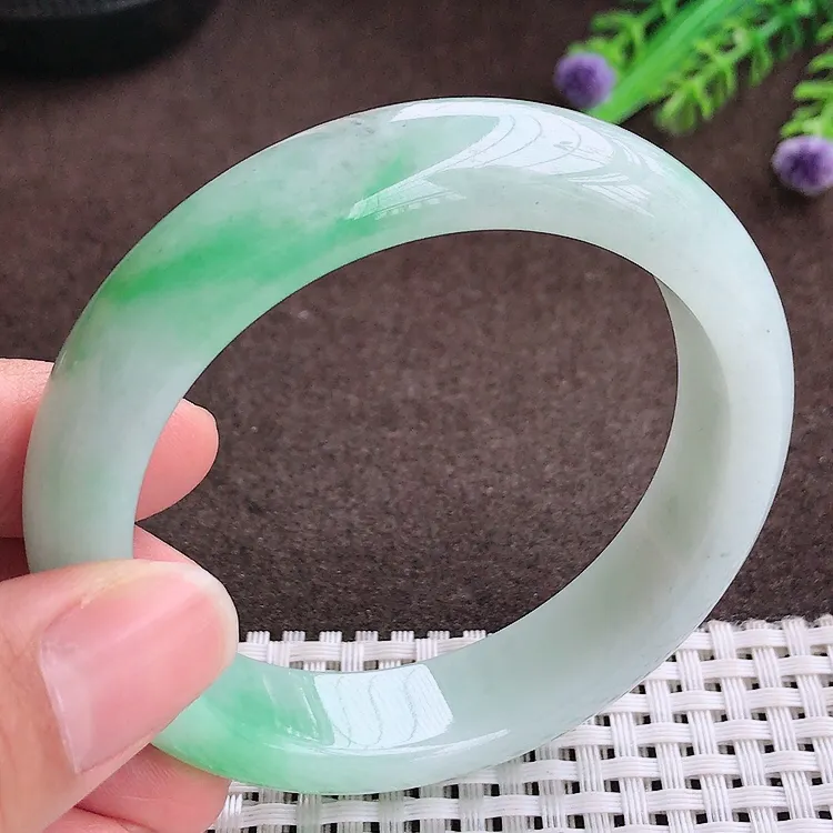 自然光56圈口老坑精美冰润飘阳绿宽边手镯翡翠玉镯尺寸56/13.5/8.6