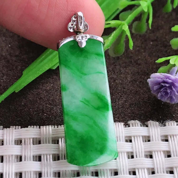 自然光老坑18k金镶嵌飘阳绿辣绿无事牌吊坠尺寸28/11/2.6