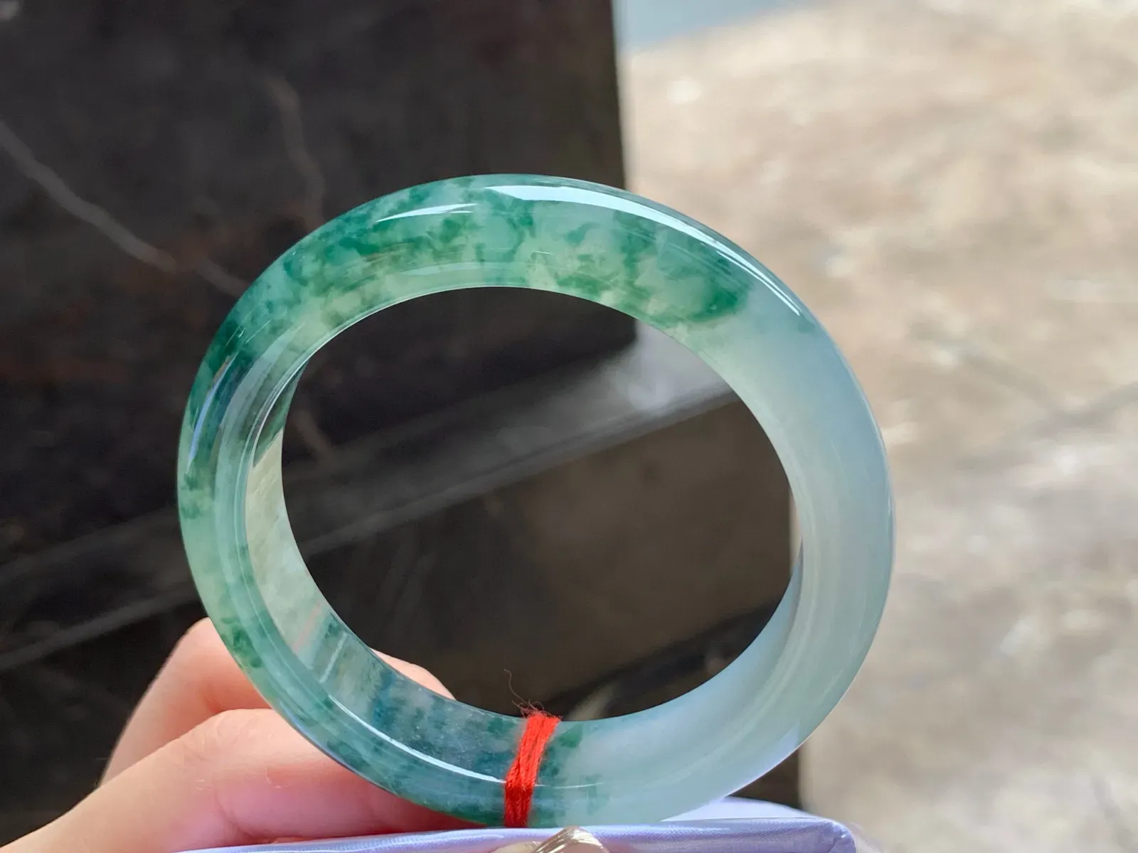 冰种飘花手镯
清爽55/12.6/8.7mm