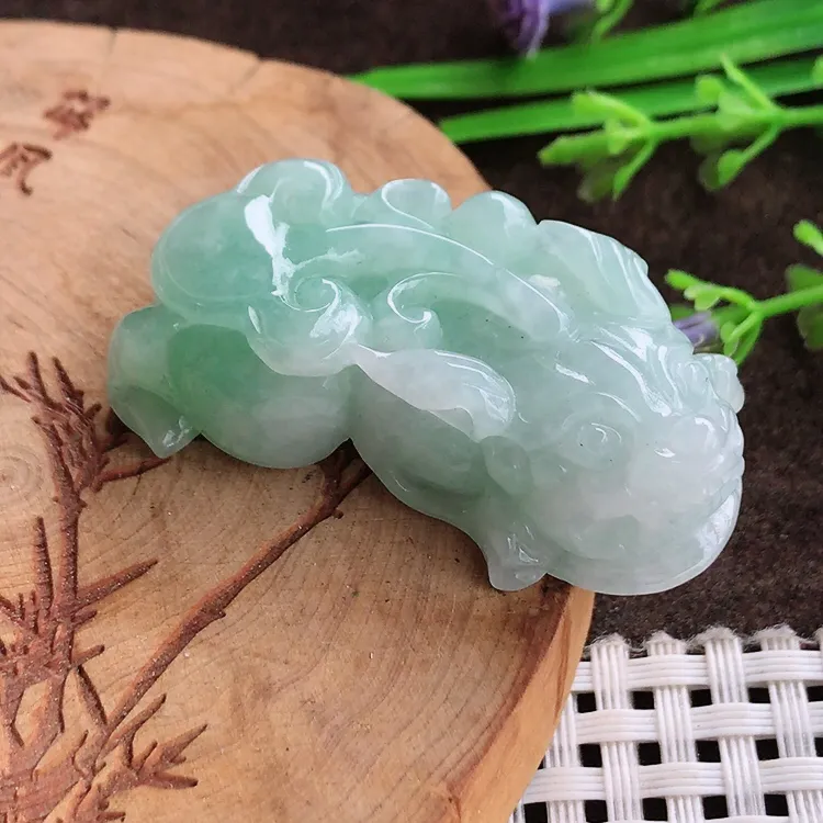 自然光老坑精美温润浅绿色貔貅吊坠翡翠玉坠尺寸45/23.5/13.8