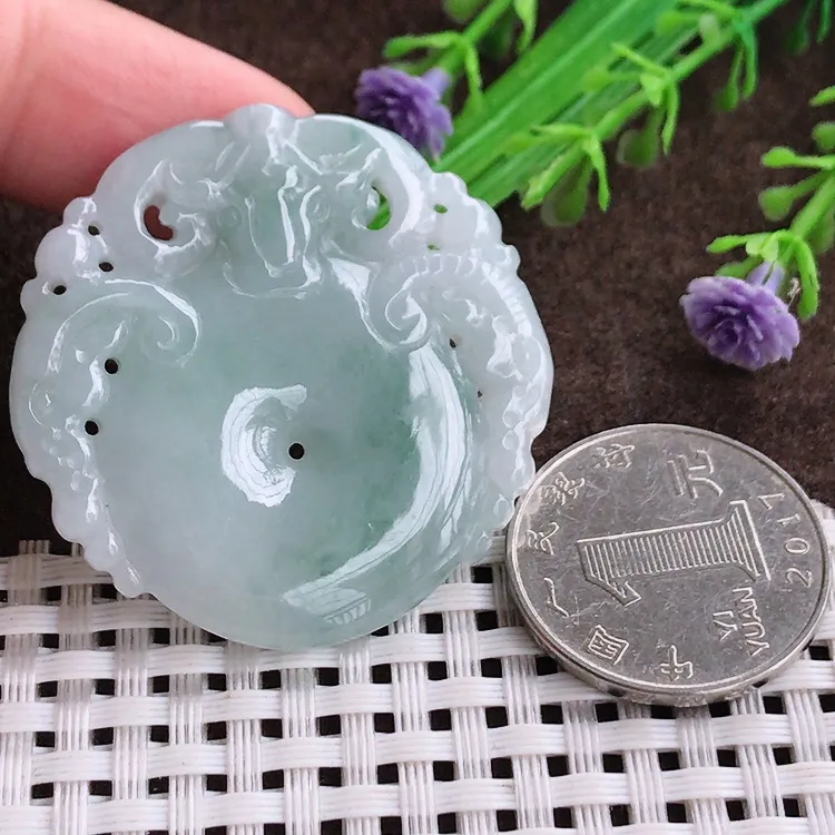 自然光老坑精美温润飘花三阳开泰生肖羊吊坠翡翠玉坠尺寸41.4/5.5