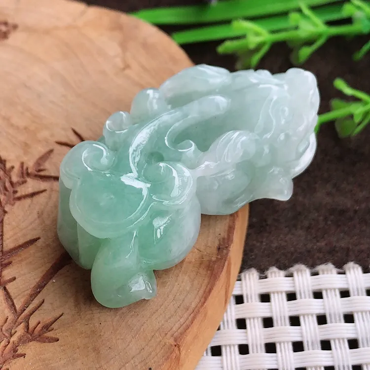 自然光老坑精美温润浅绿色貔貅吊坠翡翠玉坠尺寸45/23.5/13.8