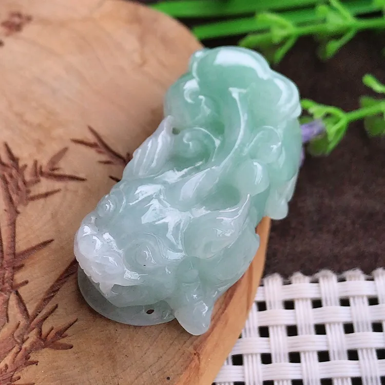 自然光老坑精美温润浅绿色貔貅吊坠翡翠玉坠尺寸45/23.5/13.8