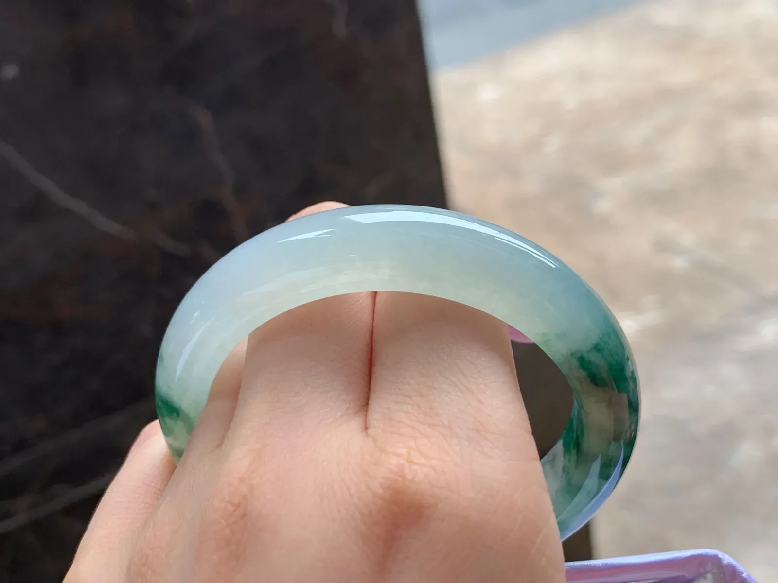 冰种飘花手镯
清爽55/12.6/8.7mm