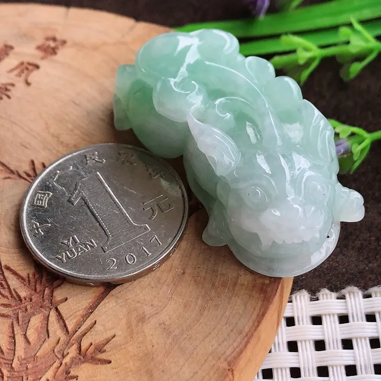 自然光老坑精美温润浅绿色貔貅吊坠翡翠玉坠尺寸45/23.5/13.8
