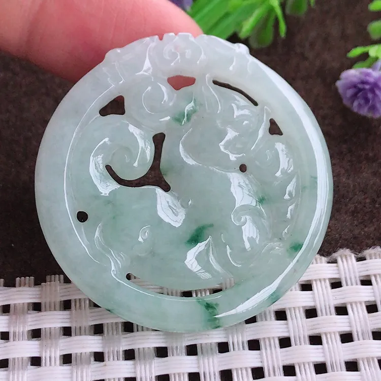 自然光老坑精美温润飘花仿古麒麟牌吊坠翡翠玉坠尺寸40.2/4.9