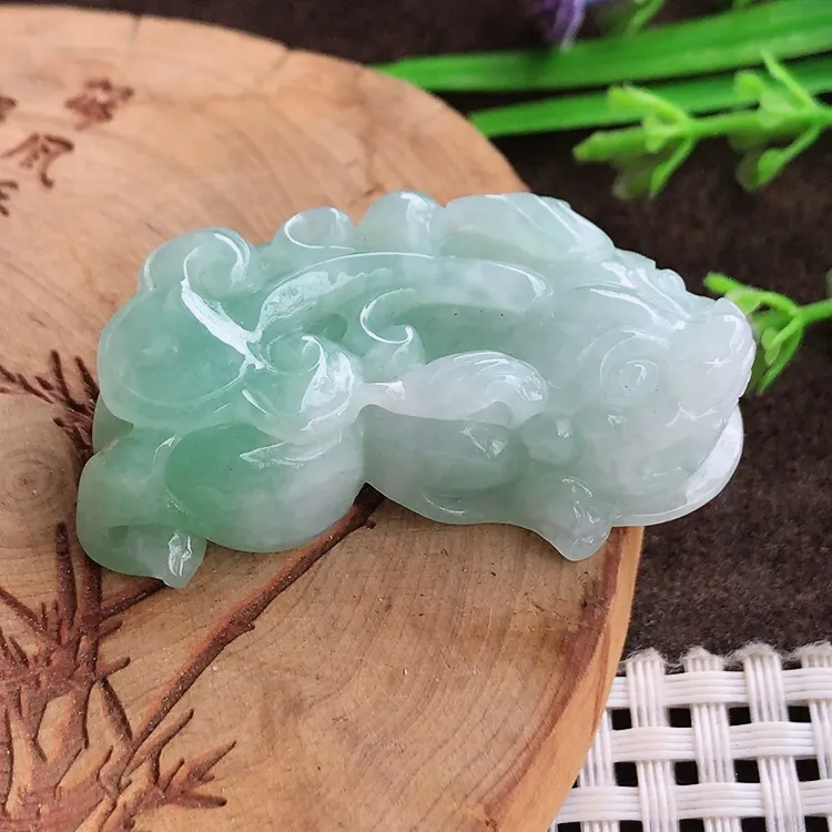 自然光老坑精美温润浅绿色貔貅吊坠翡翠玉坠尺寸45/23.5/13.8