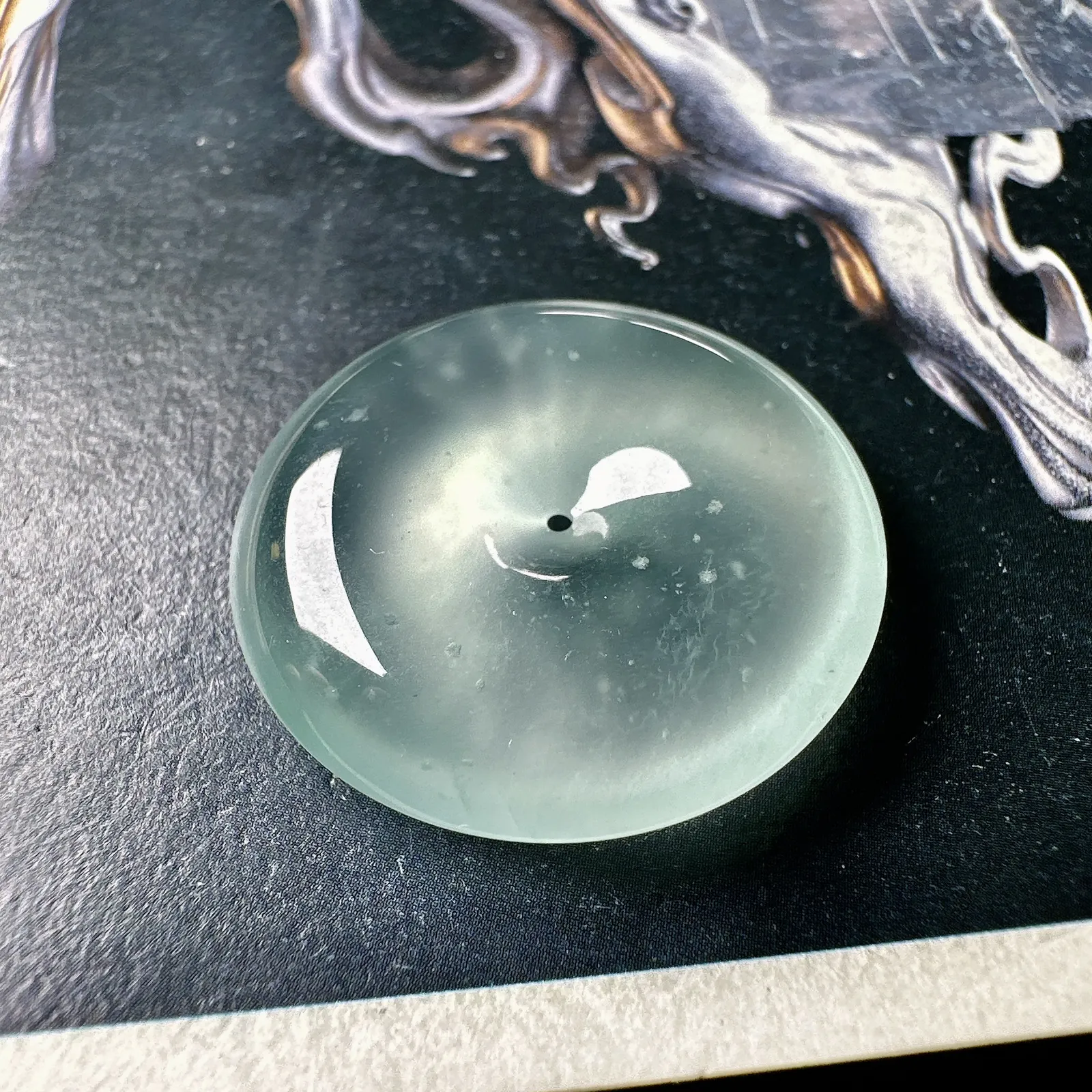 【玻璃种雪花棉平安扣】木那老坑料，质地细腻，冰润十足，种老冰透，荧光闪耀