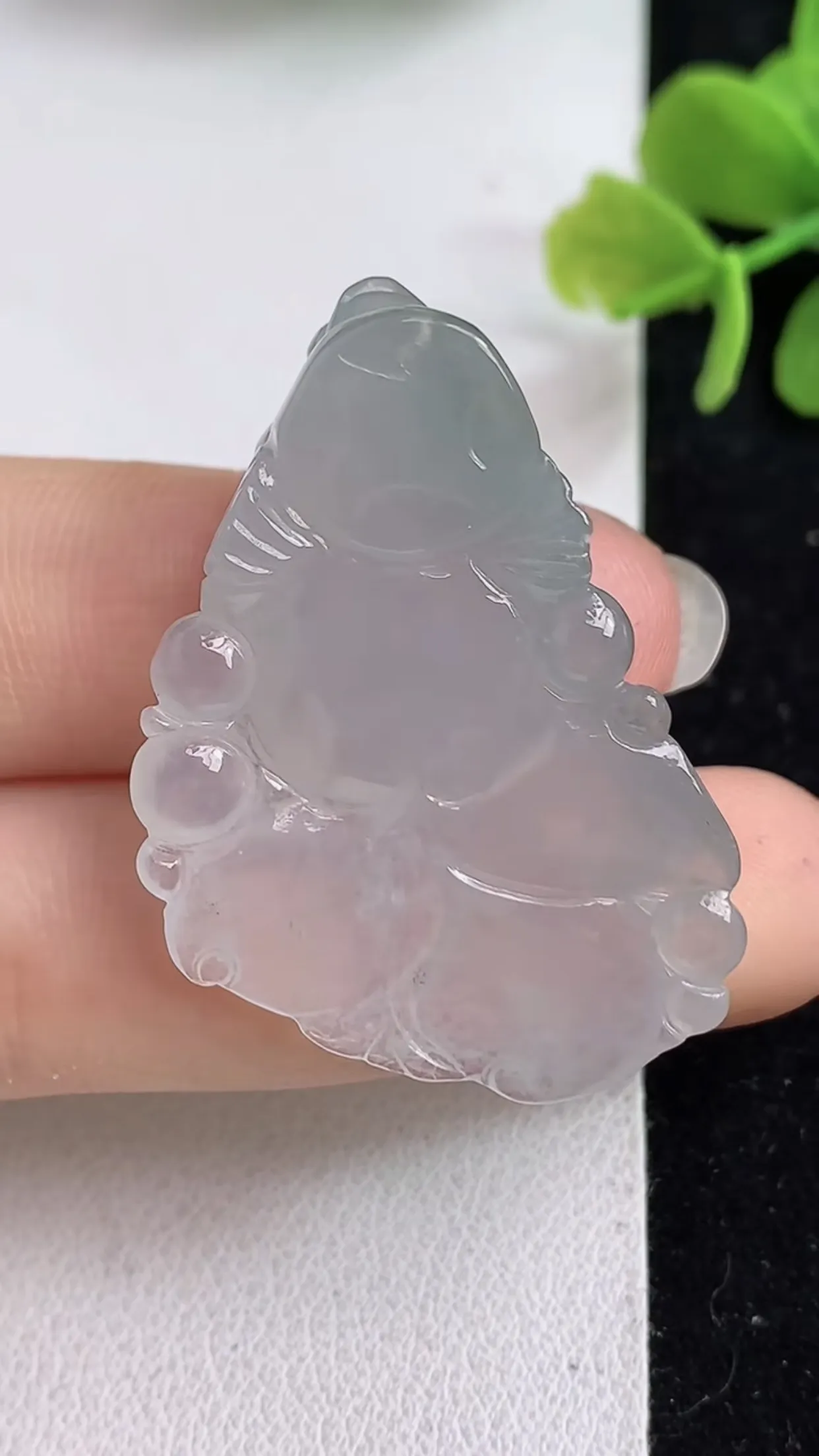 缅甸天然翡翠a货 老坑料起胶冰种 年年有余吊坠，尺寸37.6-27.5-9.8mm  y 10.82