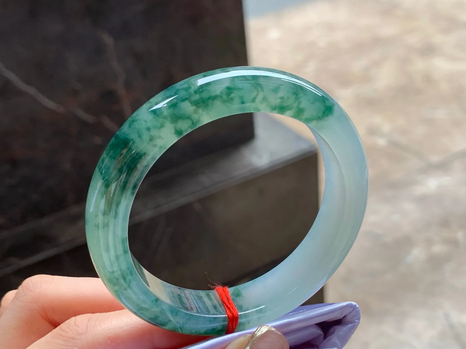 冰种飘花手镯
清爽55/12.6/8.7mm