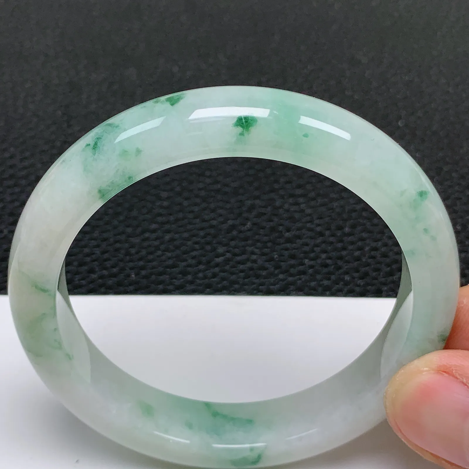 圈口54 天然翡翠A货老坑冰润飘花正圈手镯 尺寸54*11.8*8mm