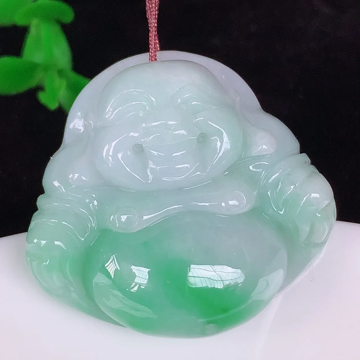 自然光实拍，厚装冰润冰糯种飘阳绿翡翠佛公吊坠，饱满， 佛公亦保平安，寓意有福（佛公）相伴，配戴优雅迷人！#46.22
