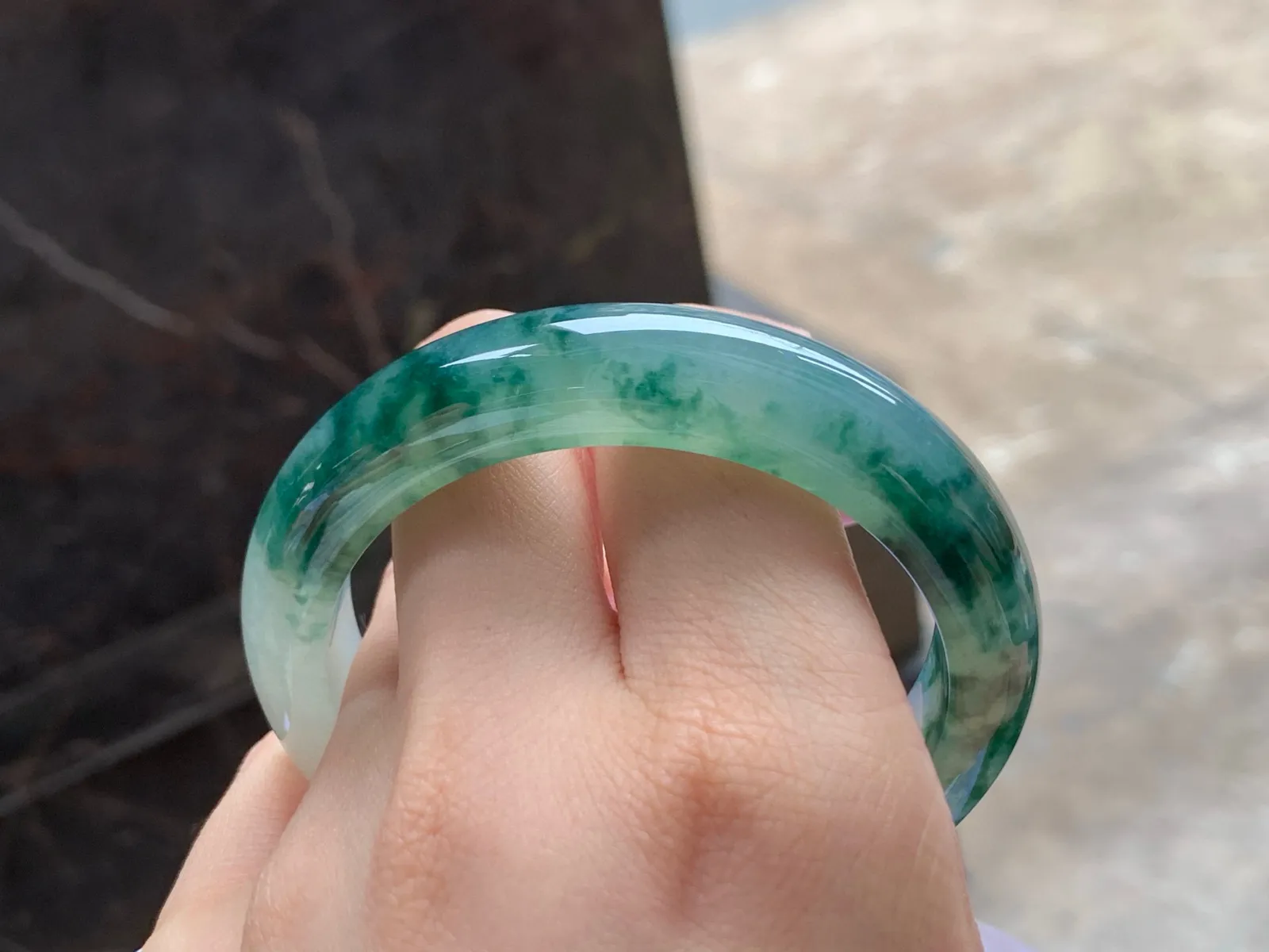 冰种飘花手镯
清爽55/12.6/8.7mm