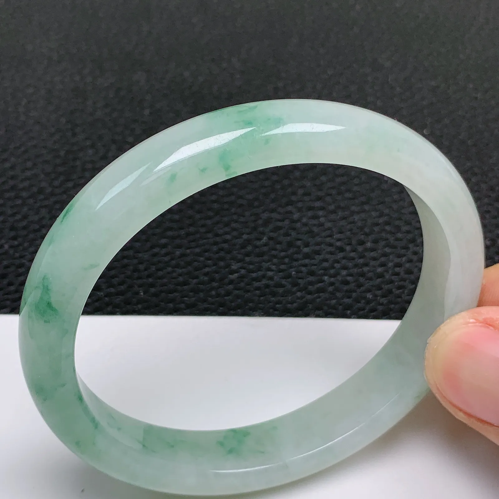 天然翡翠A货老坑冰润飘花贵妃手镯 尺寸59*51.6*12*7.6mm