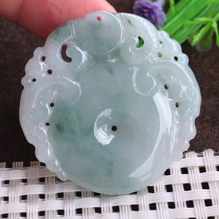 自然光老坑精美温润飘花三阳开泰生肖羊吊坠翡翠玉坠尺寸41.4/5.5