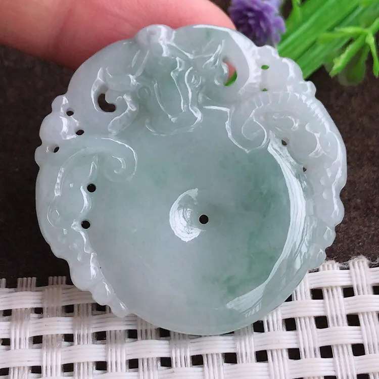 自然光老坑精美温润飘花三阳开泰生肖羊吊坠翡翠玉坠尺寸41.4/5.5