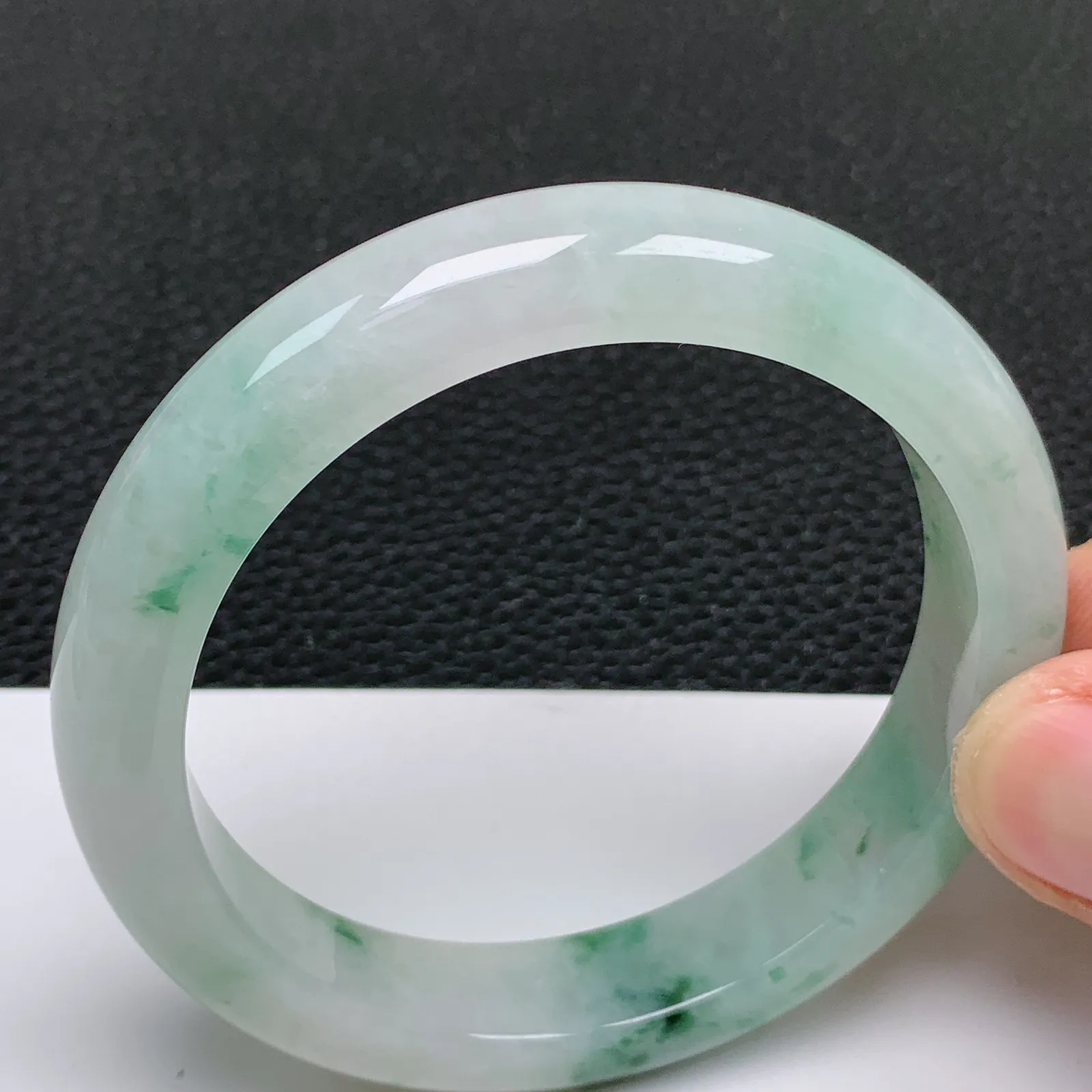 圈口54 天然翡翠A货老坑冰润飘花正圈手镯 尺寸54*11.8*8mm