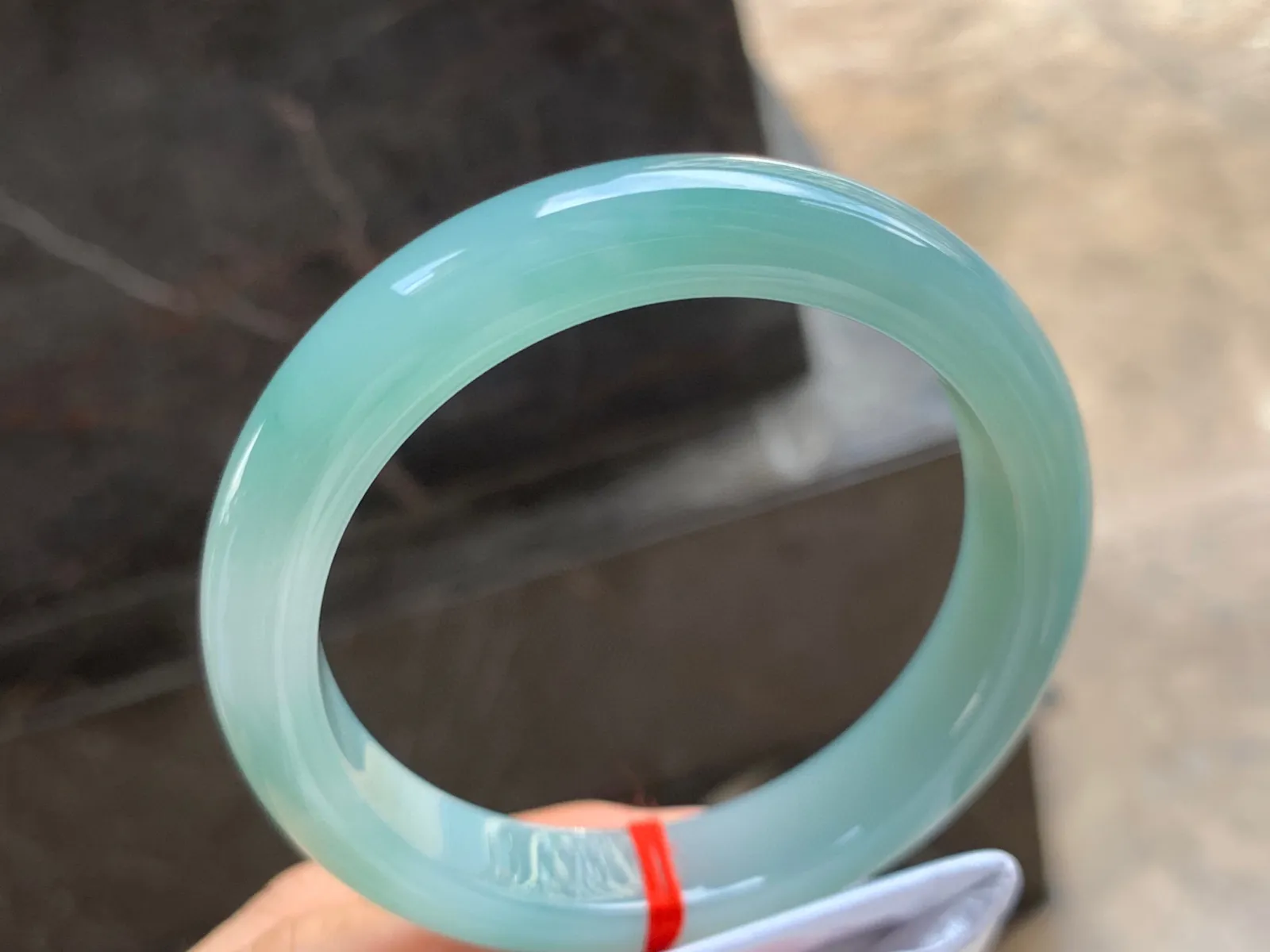 57.5-12.5-9mm
淡蓝水手镯 底子细腻 水润