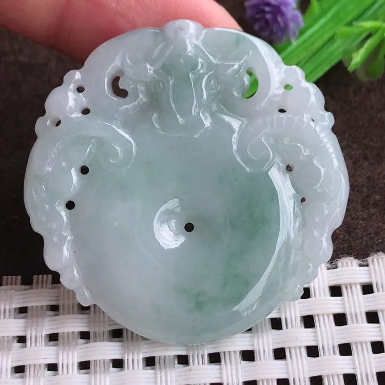 自然光老坑精美温润飘花三阳开泰生肖羊吊坠翡翠玉坠尺寸41.4/5.5