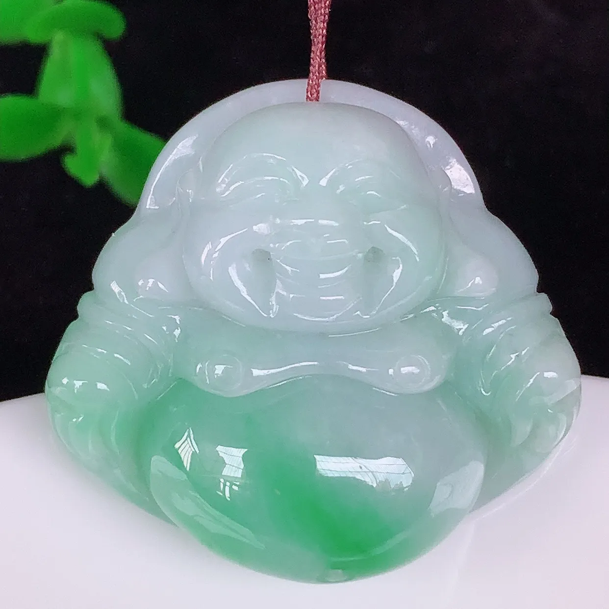 自然光实拍，厚装冰润冰糯种飘阳绿翡翠佛公吊坠，饱满， 佛公亦保平安，寓意有福（佛公）相伴，配戴优雅迷人！#46.22