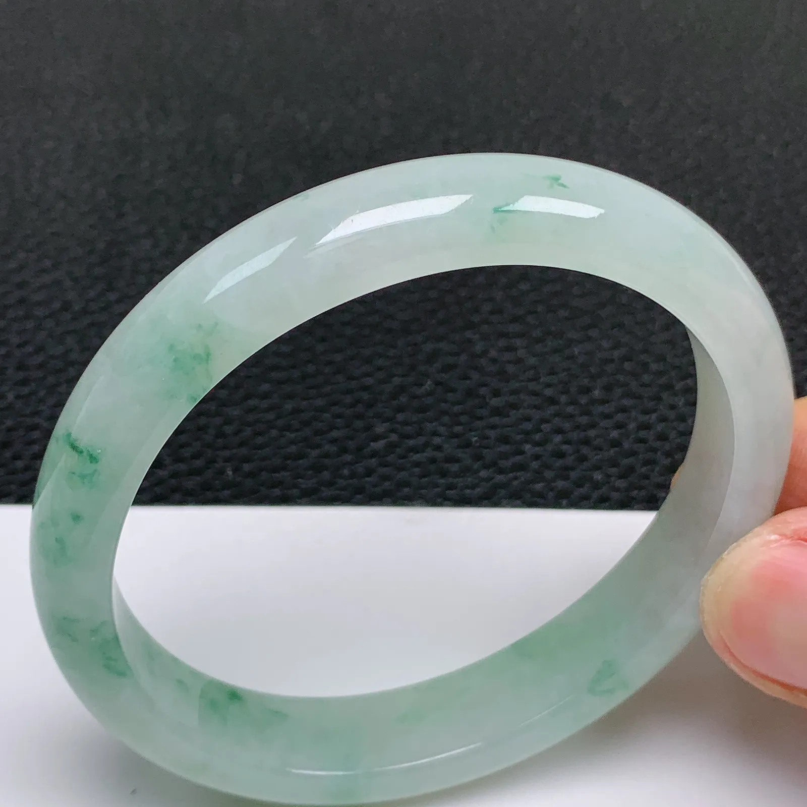 天然翡翠A货老坑冰润飘花贵妃手镯 尺寸59*51.6*12*7.6mm