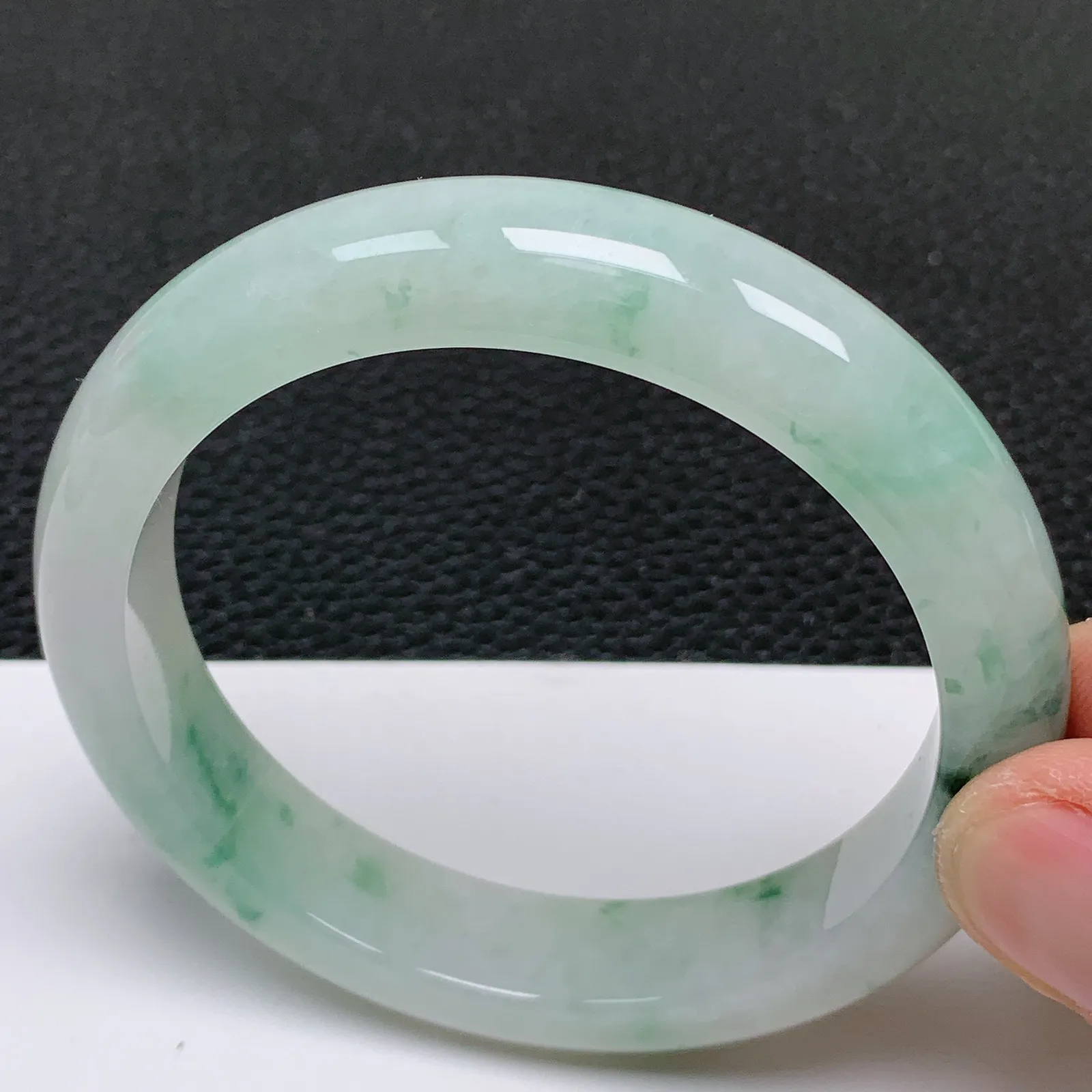 圈口54 天然翡翠A货老坑冰润飘花正圈手镯 尺寸54*11.8*8mm