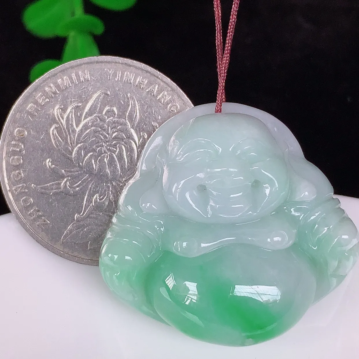 自然光实拍，厚装冰润冰糯种飘阳绿翡翠佛公吊坠，饱满， 佛公亦保平安，寓意有福（佛公）相伴，配戴优雅迷人！#46.22