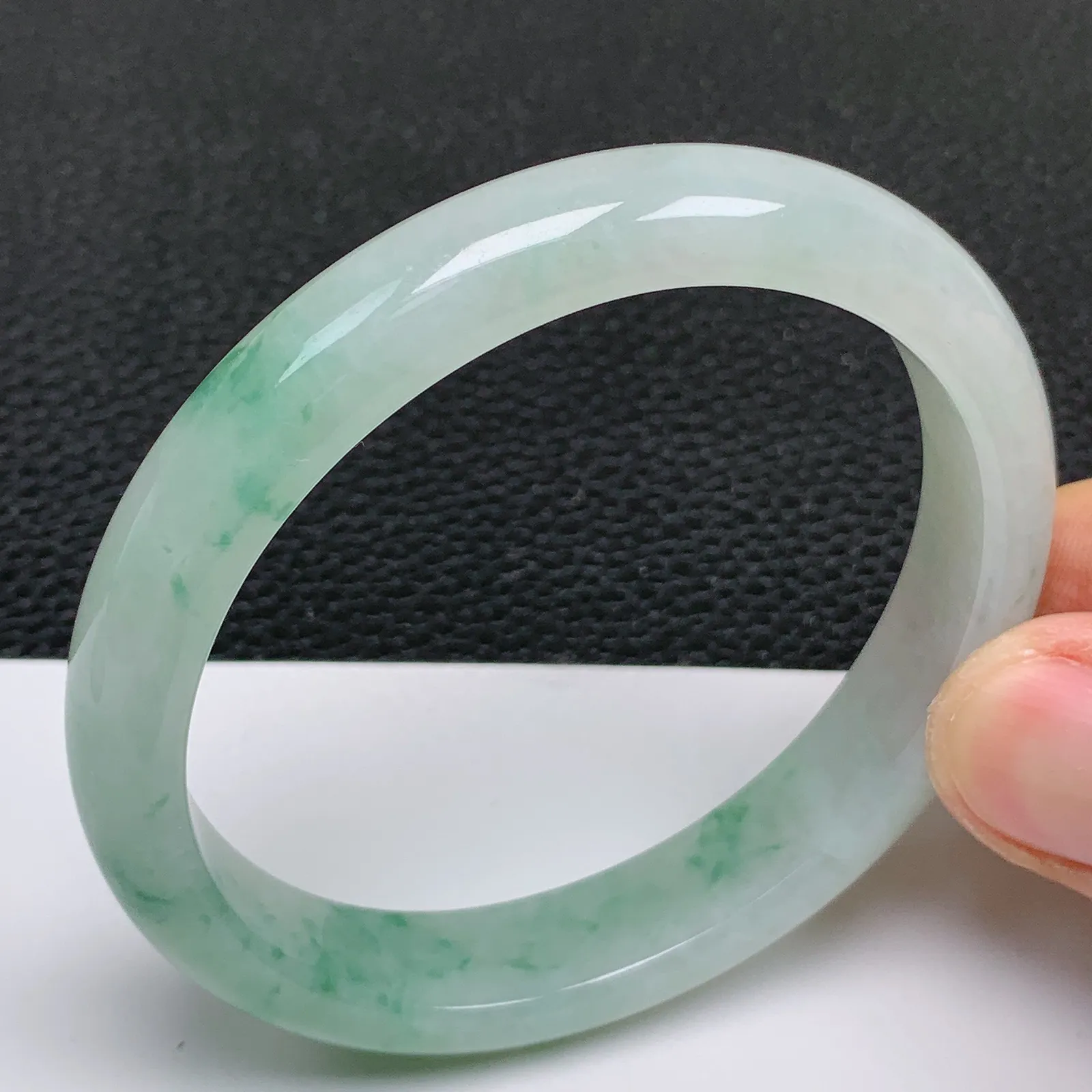 天然翡翠A货老坑冰润飘花贵妃手镯 尺寸59*51.6*12*7.6mm