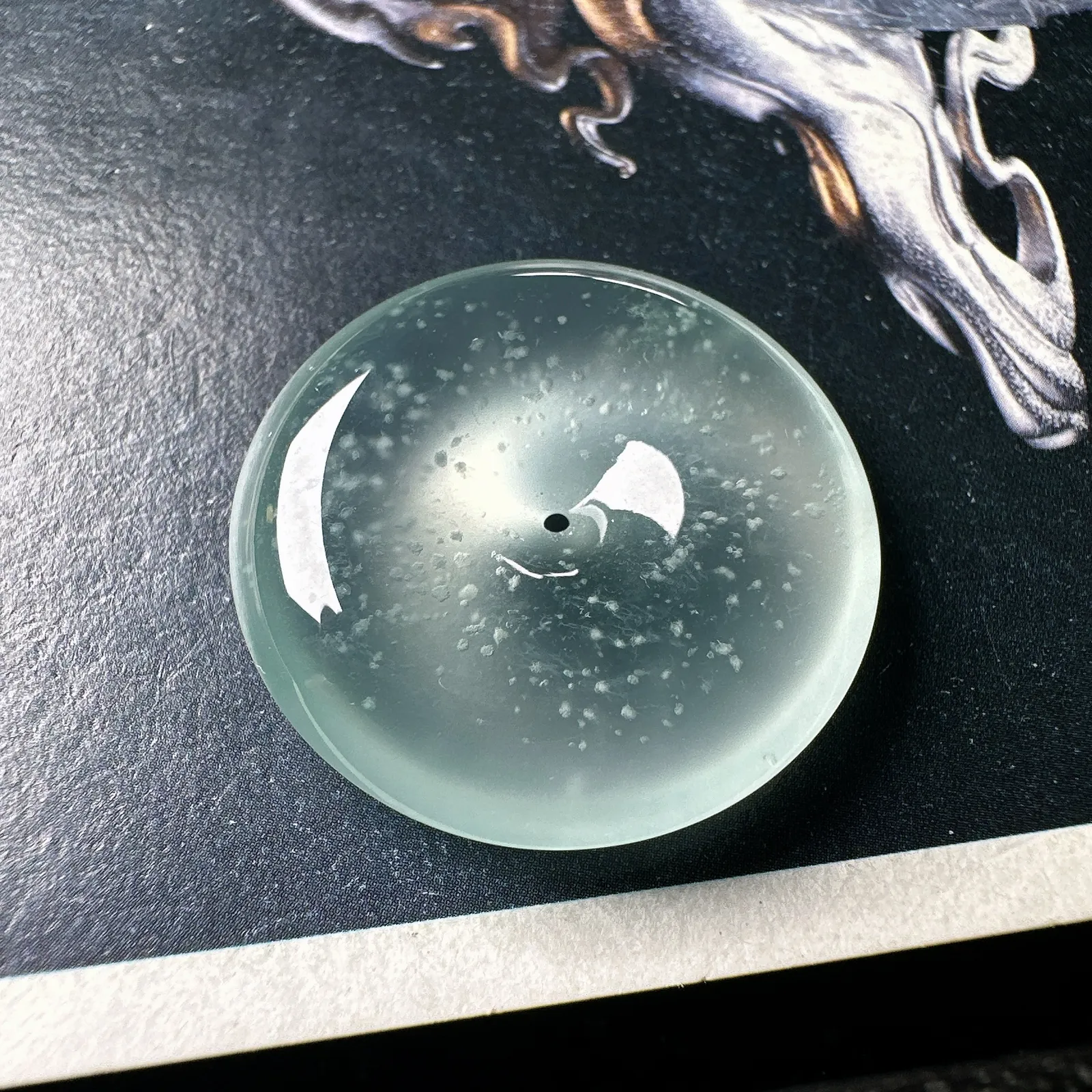【玻璃种雪花棉平安扣】木那老坑料，质地细腻，冰润十足，种老冰透，荧光闪耀