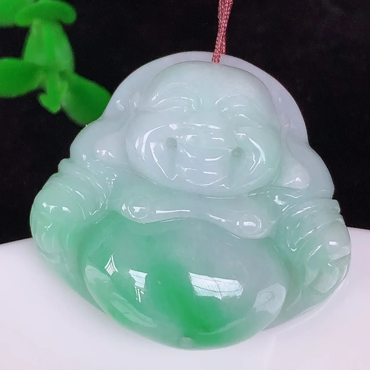 自然光实拍，厚装冰润冰糯种飘阳绿翡翠佛公吊坠，饱满， 佛公亦保平安，寓意有福（佛公）相伴，配戴优雅迷人！#46.22