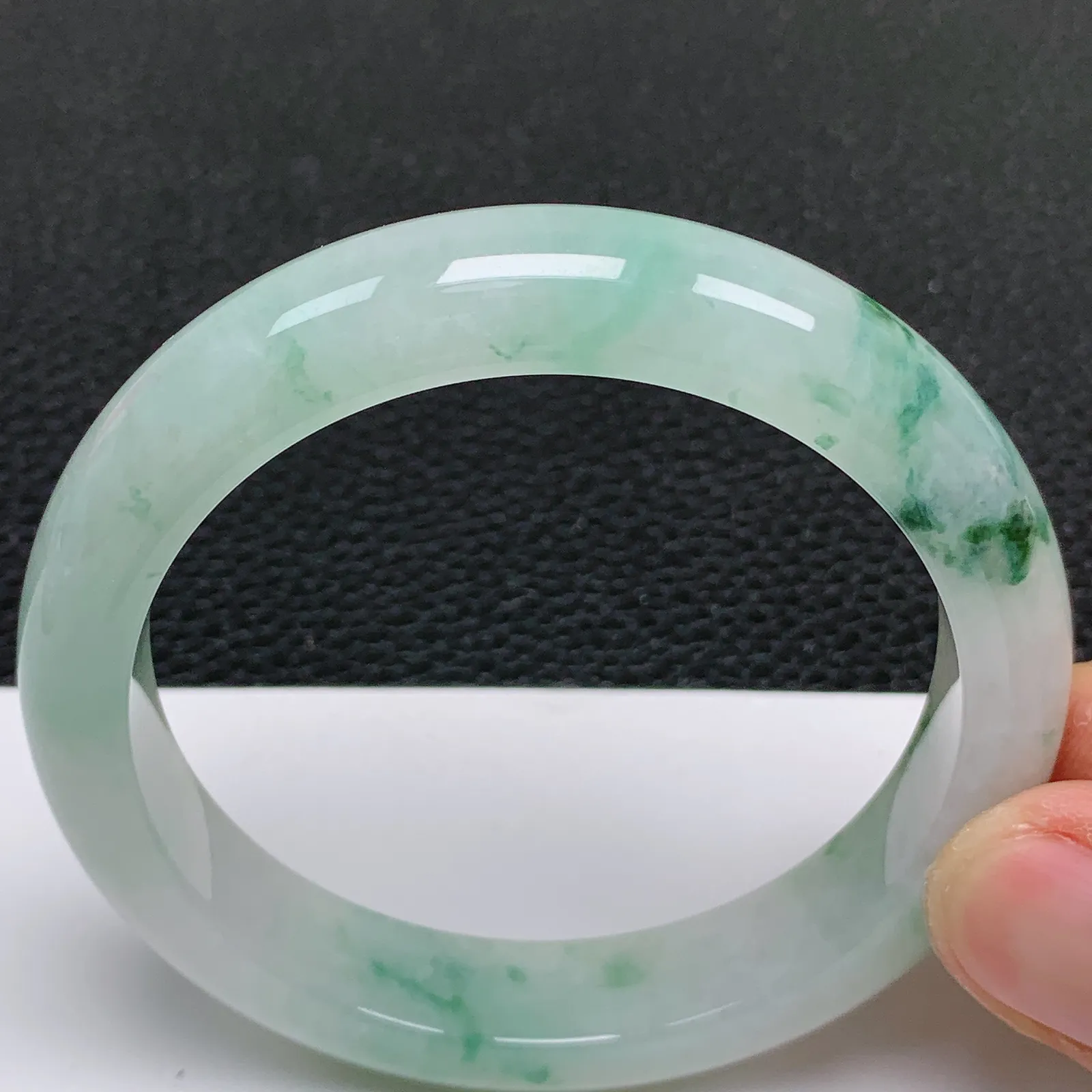 圈口54 天然翡翠A货老坑冰润飘花正圈手镯 尺寸54*11.8*8mm