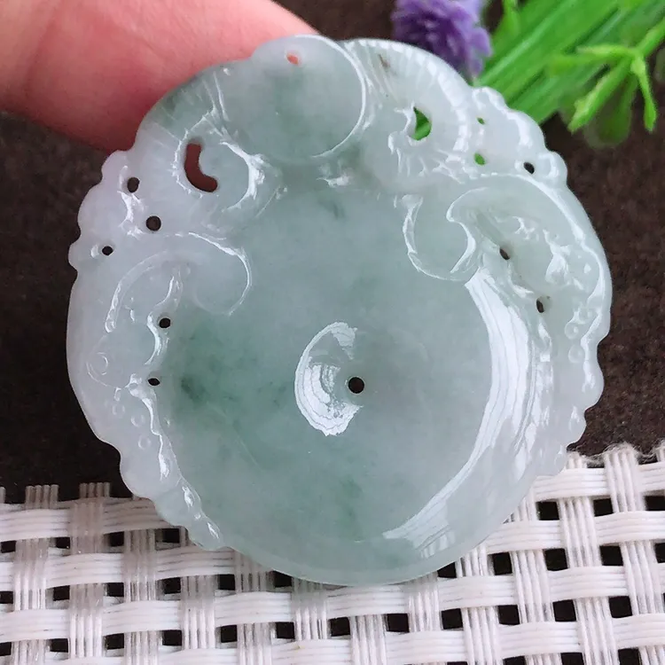自然光老坑精美温润飘花三阳开泰生肖羊吊坠翡翠玉坠尺寸41.4/5.5
