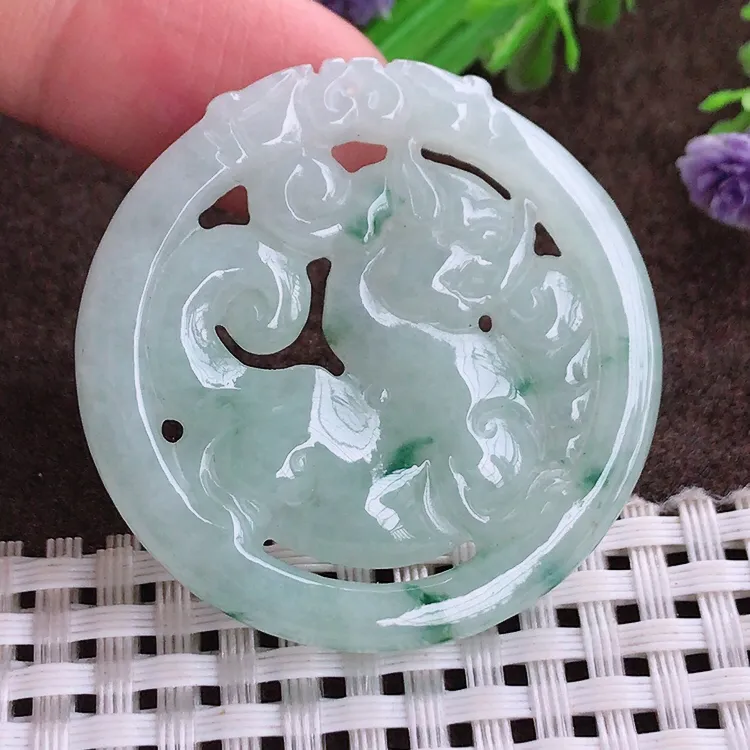 自然光老坑精美温润飘花仿古麒麟牌吊坠翡翠玉坠尺寸40.2/4.9