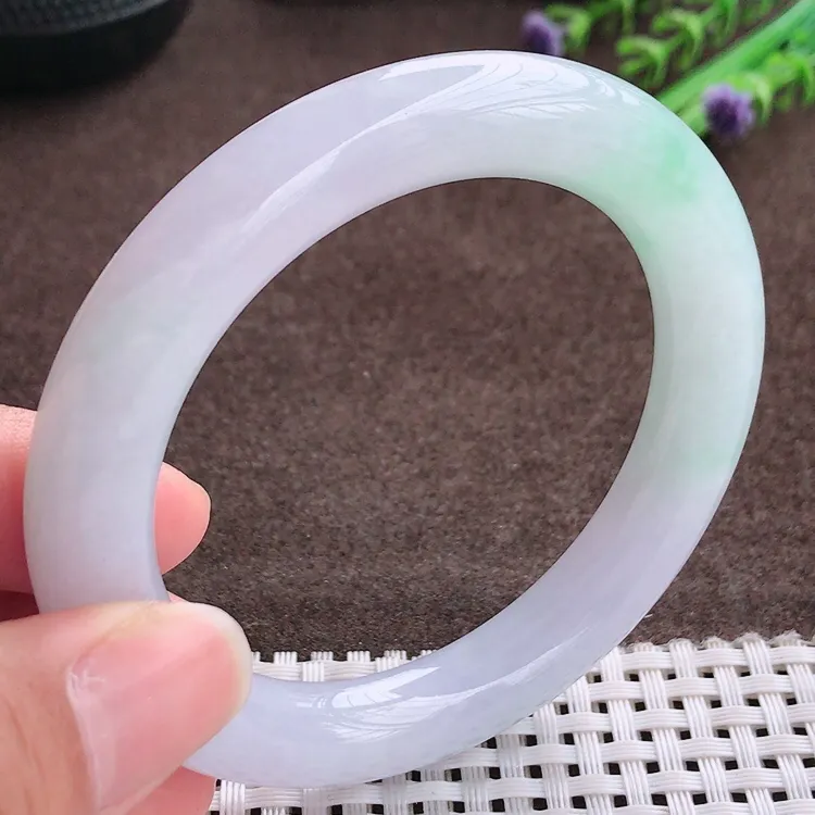 自然光55圈口老坑秀气温润飘绿圆条手镯翡翠玉镯尺寸55/10.3/10.5