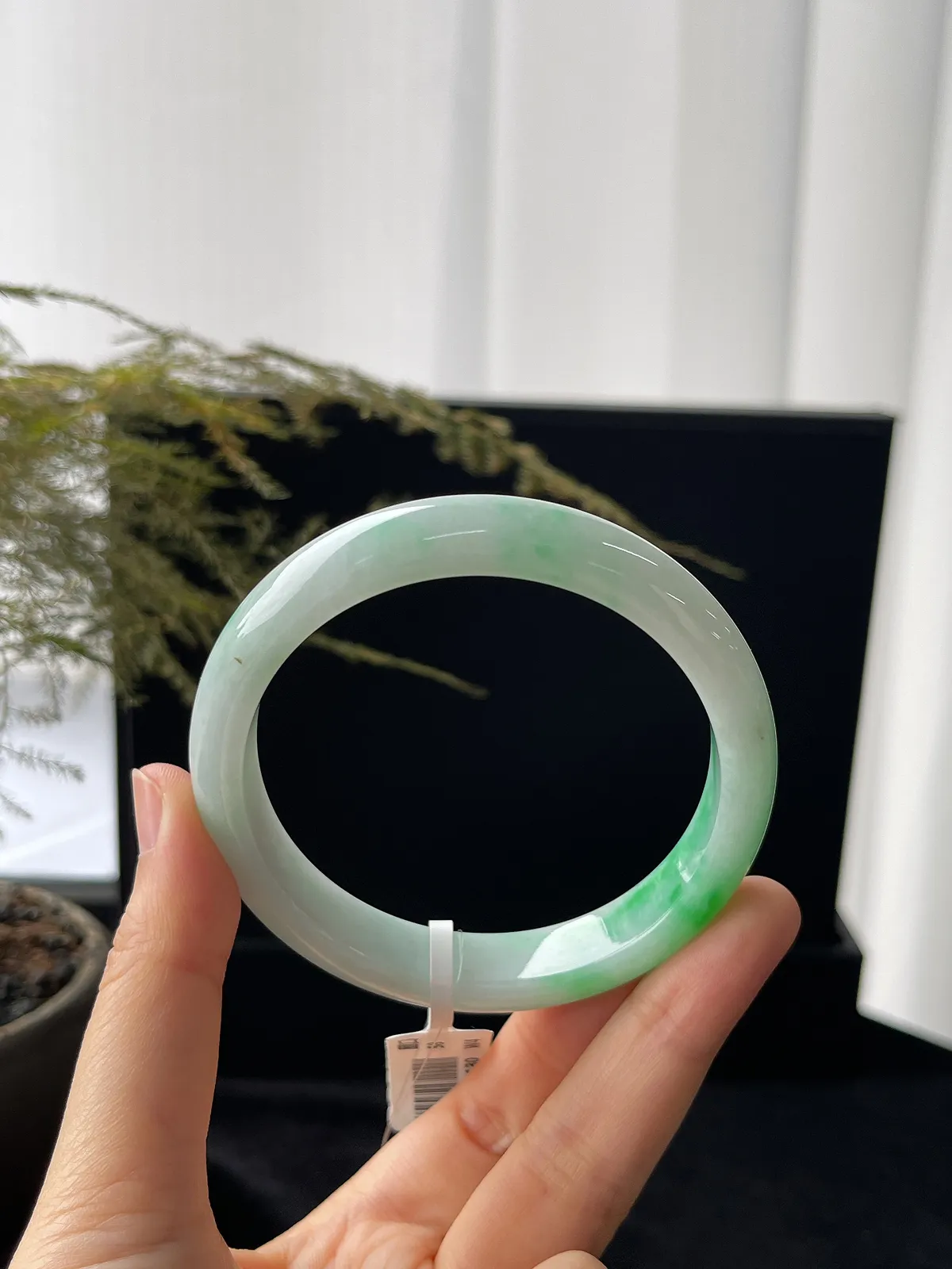 正圈58圈口，翡翠糯化种飘绿手镯