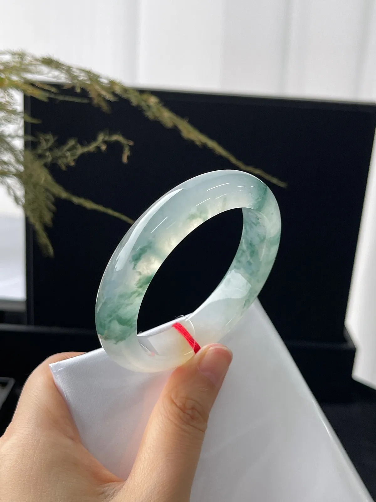 正圈51.8圈口，翡翠冰种绿色手镯