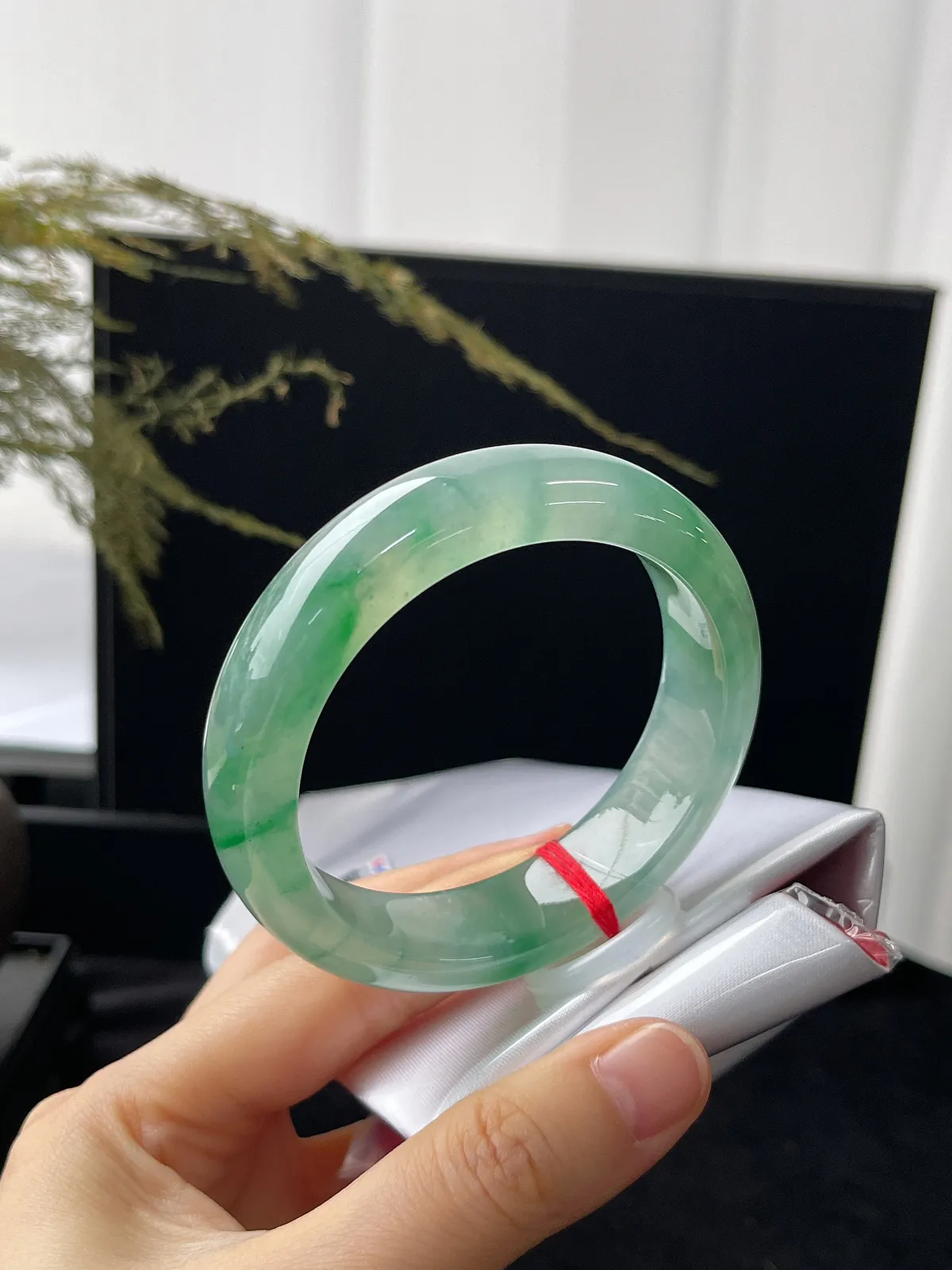 正圈54.2圈口，冰种飘阳绿宽版手镯