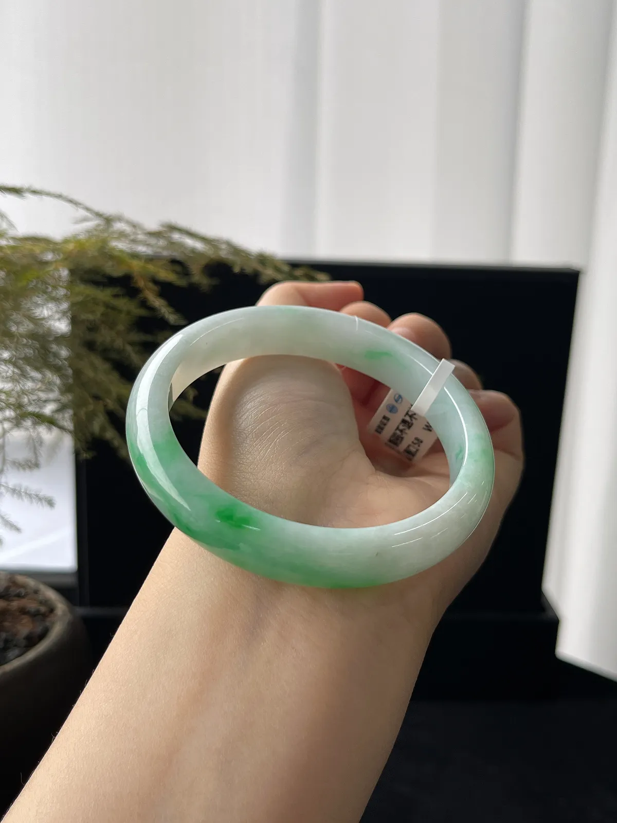 正圈58圈口，翡翠糯化种飘绿手镯