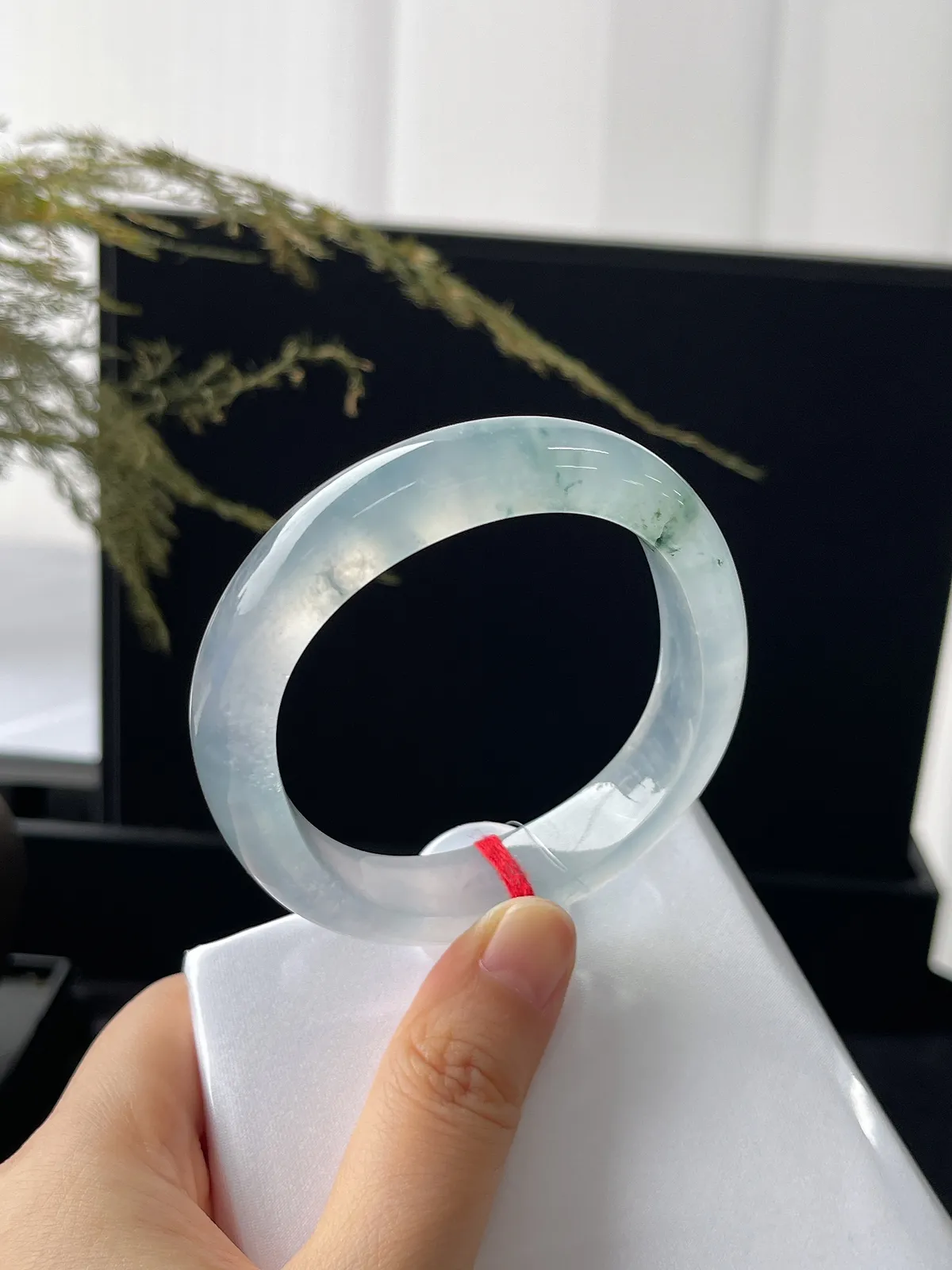 贵妃镯55.1圈口，翡翠冰种白色飘花手镯