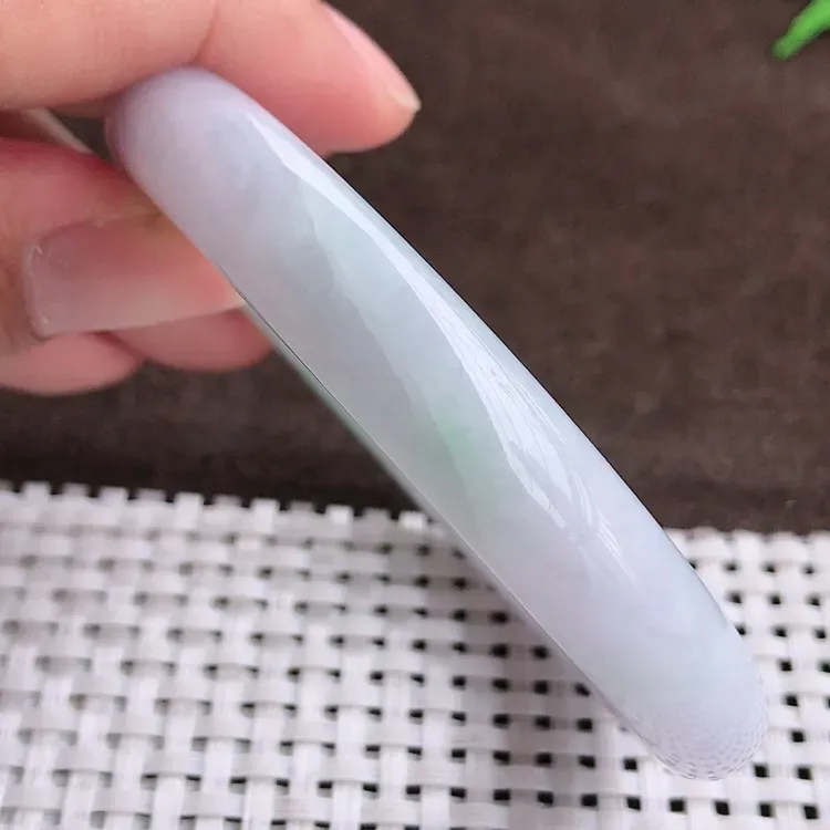 自然光55圈口老坑秀气温润飘绿圆条手镯翡翠玉镯尺寸55/10.3/10.5