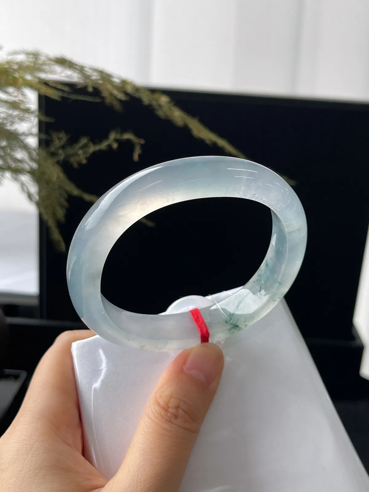 贵妃镯55.1圈口，翡翠冰种白色飘花手镯