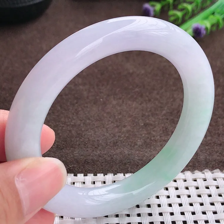 自然光55圈口老坑秀气温润飘绿圆条手镯翡翠玉镯尺寸55/10.3/10.5
