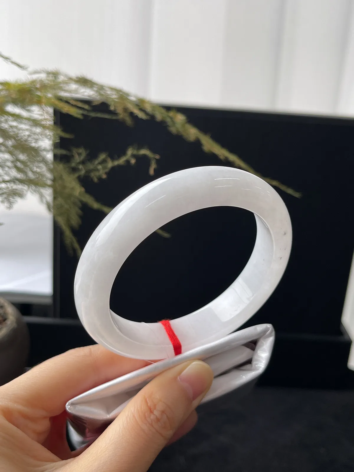 正圈57圈口，翡翠冰糯种白色手镯