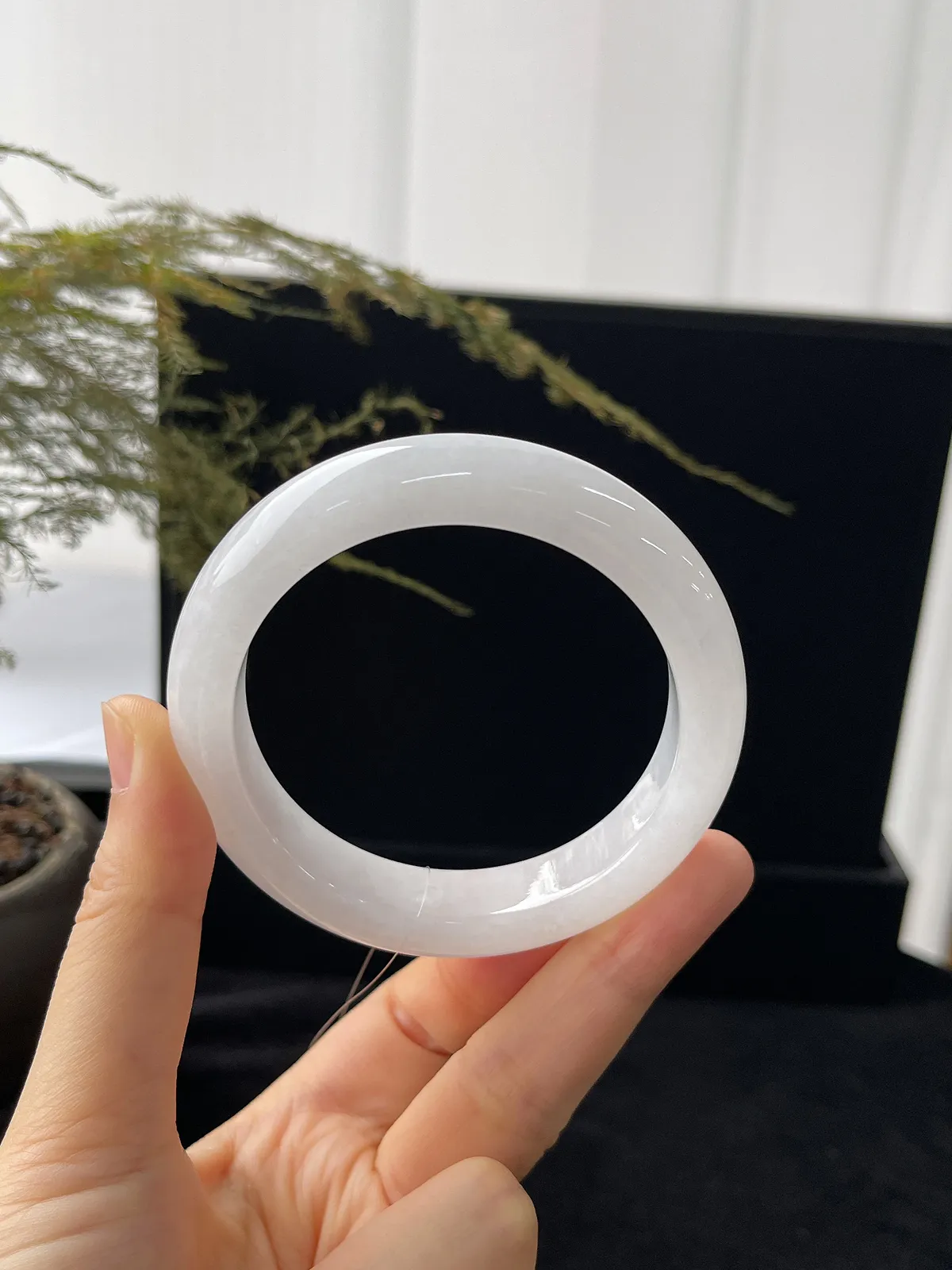 正圈55圈口，翡翠冰糯种白色手镯