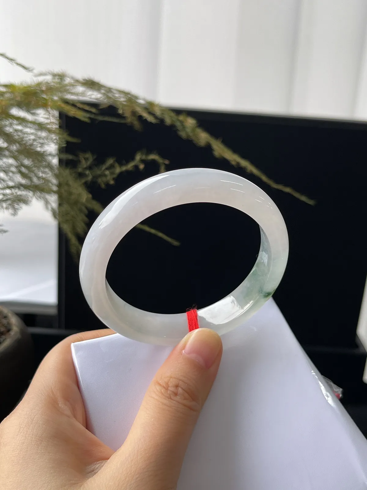 正圈51.8圈口，翡翠冰糯种飘绿手镯