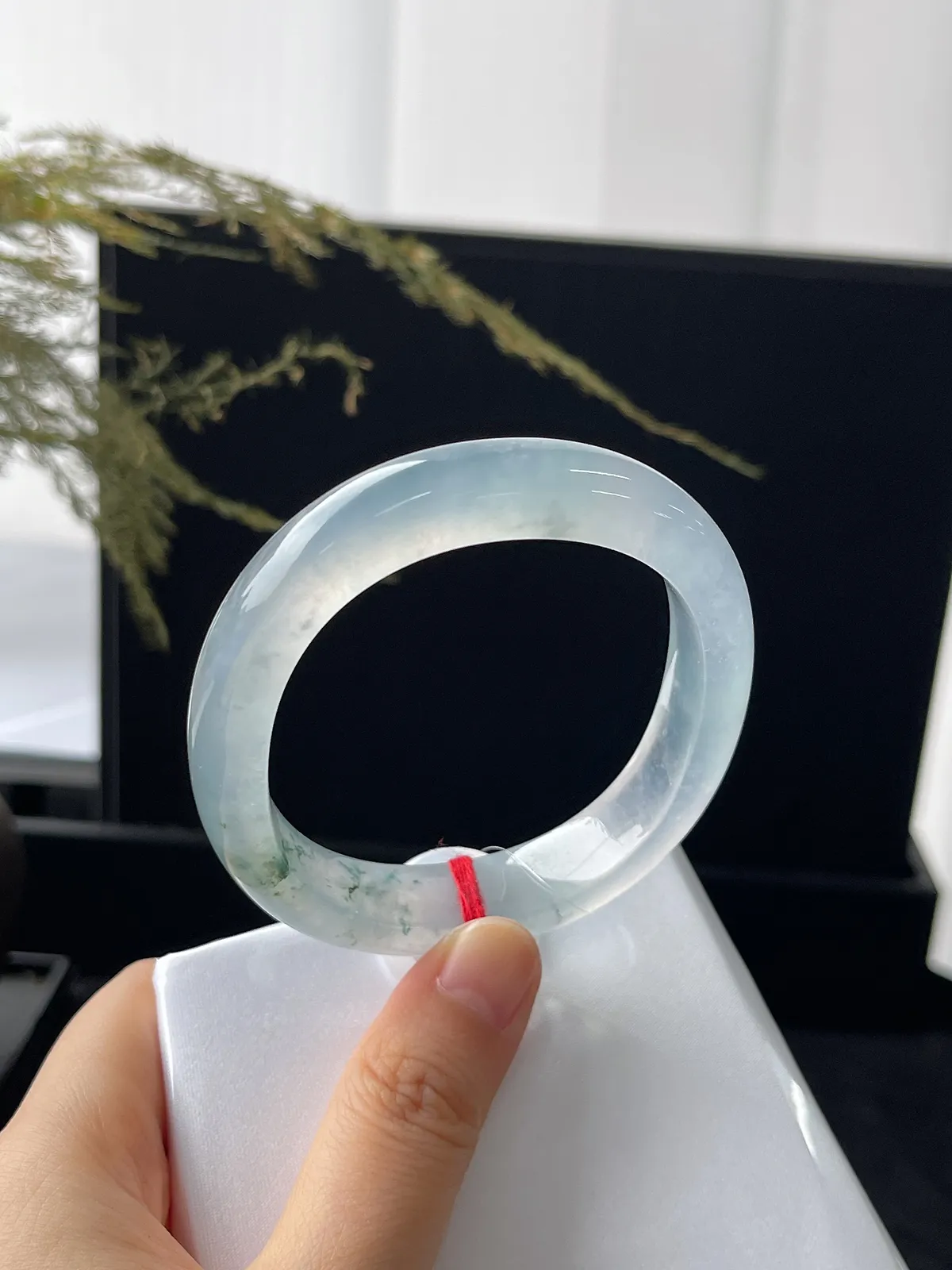 贵妃镯55.1圈口，翡翠冰种白色飘花手镯