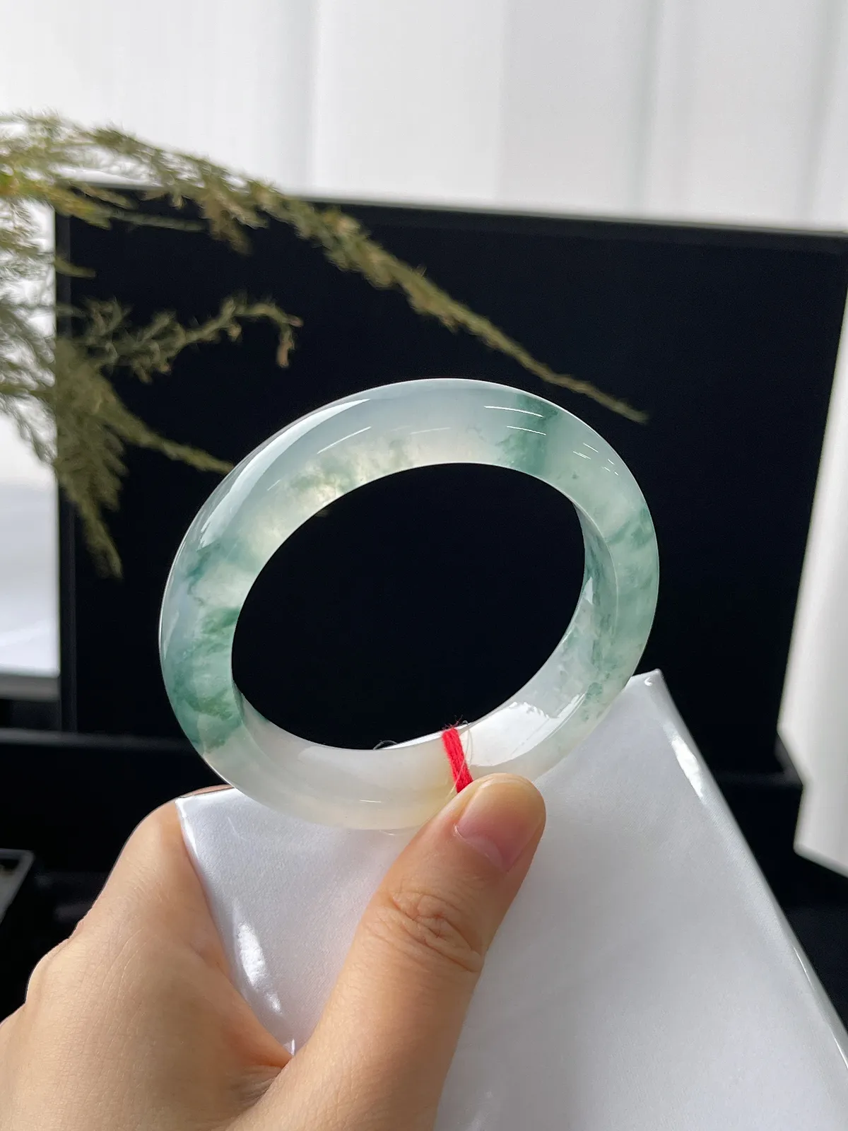 正圈51.8圈口，翡翠冰种绿色手镯
